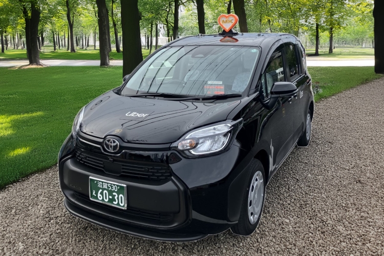 TOYOTA Sienta